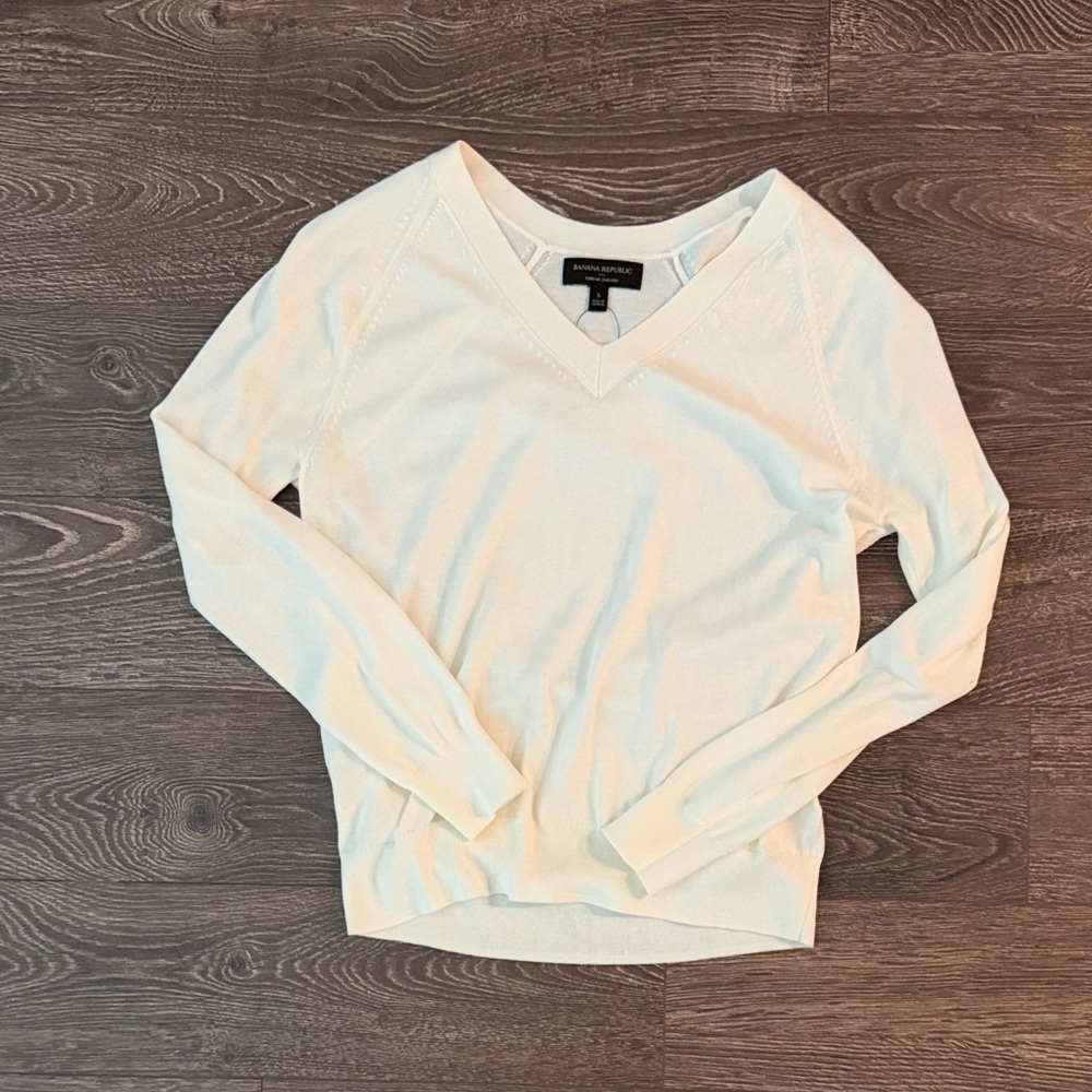 Banana Republic V Neck Cream Forever Sweater